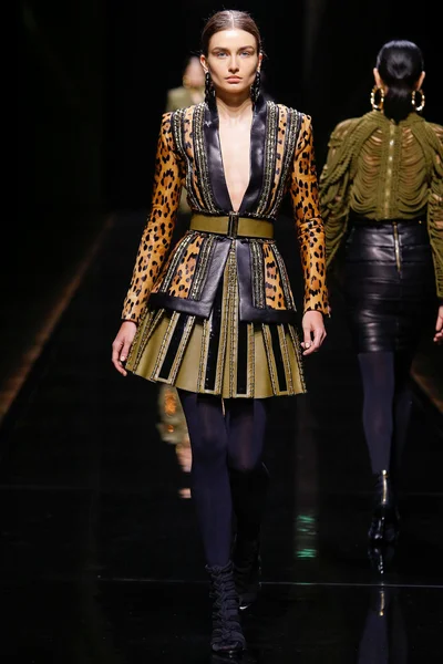 Look 19